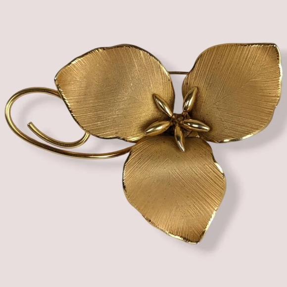 🍁Vintage Bond Boyd GF Trillium Brooch - Picture 1 of 7